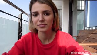 Mary Kalisy szőke tini otthon szop és baszik a farokkal