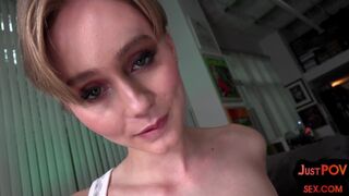 Alicia Williams mámoros fenéknyitása a Mr POV forró szemével