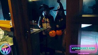 Wife Bucket: Halloween meglepetés a feleségemmel és barátnőjével hármasban